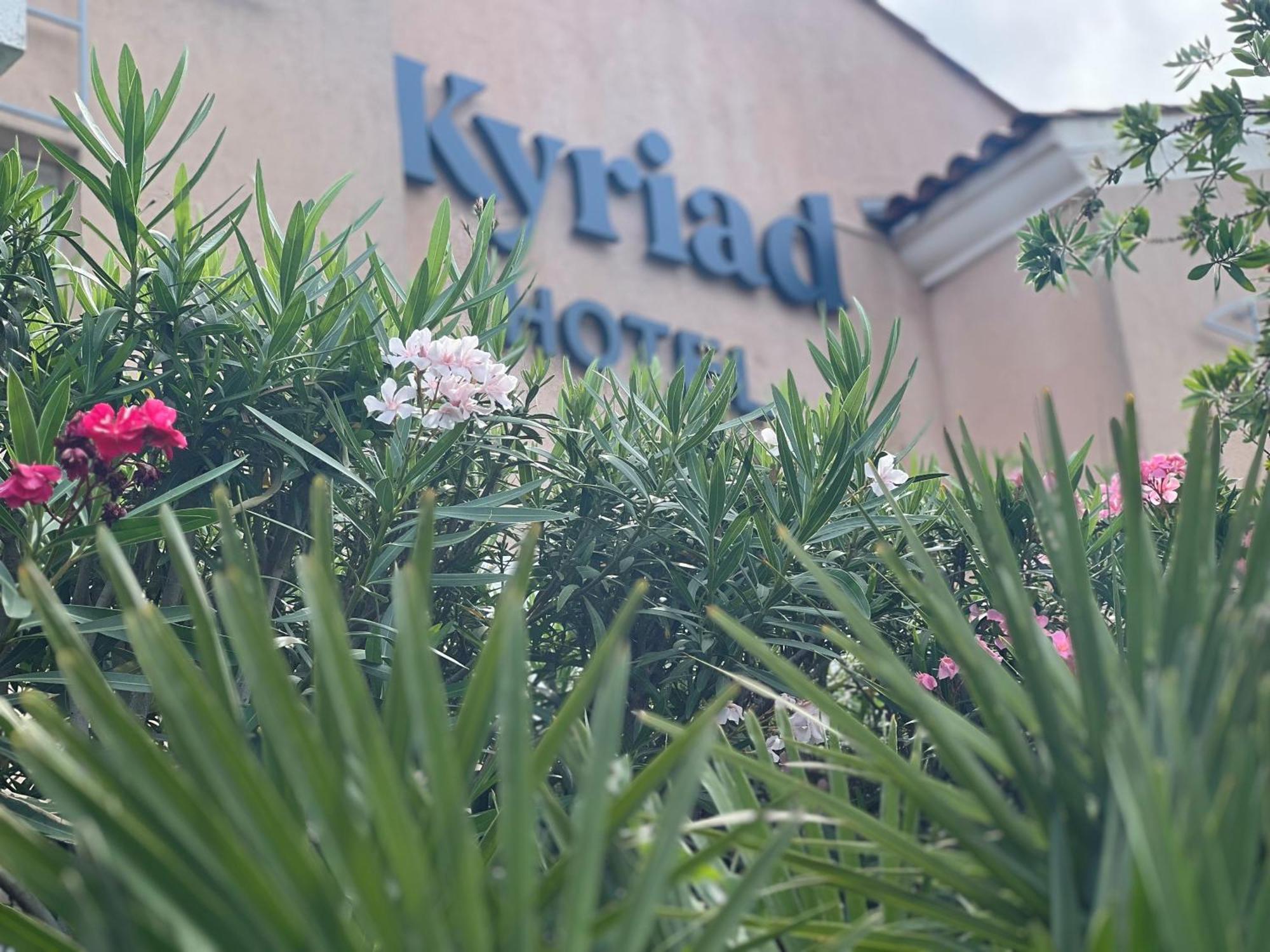 Kyriad Frejus - Centre Exterior foto